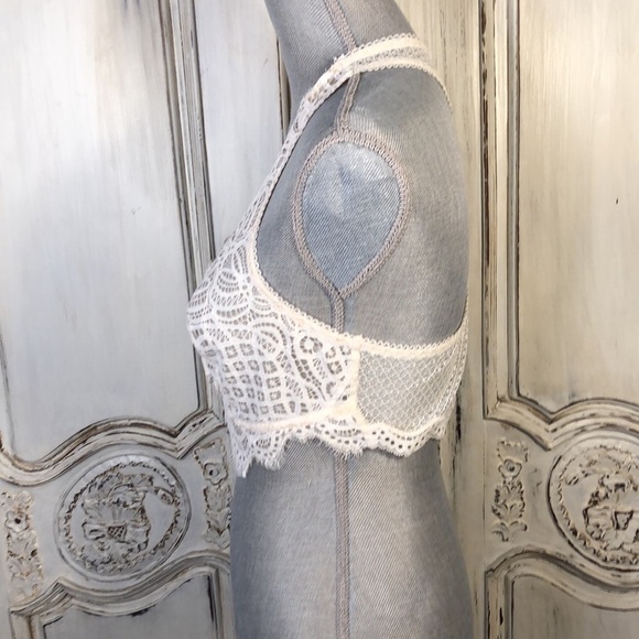 Gorgeous No Tags Cream Racer Back Lacey Bralette - Picture 5 of 7
